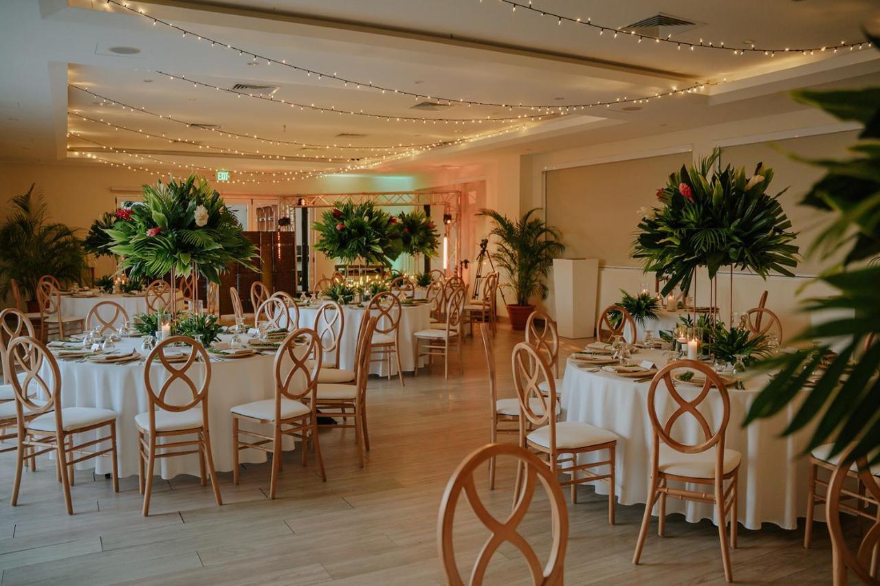 Parador Nature Resort And Spa Manuel Antonio Dış mekan fotoğraf The interior of the ballroom at the 2019 National Wedding Show