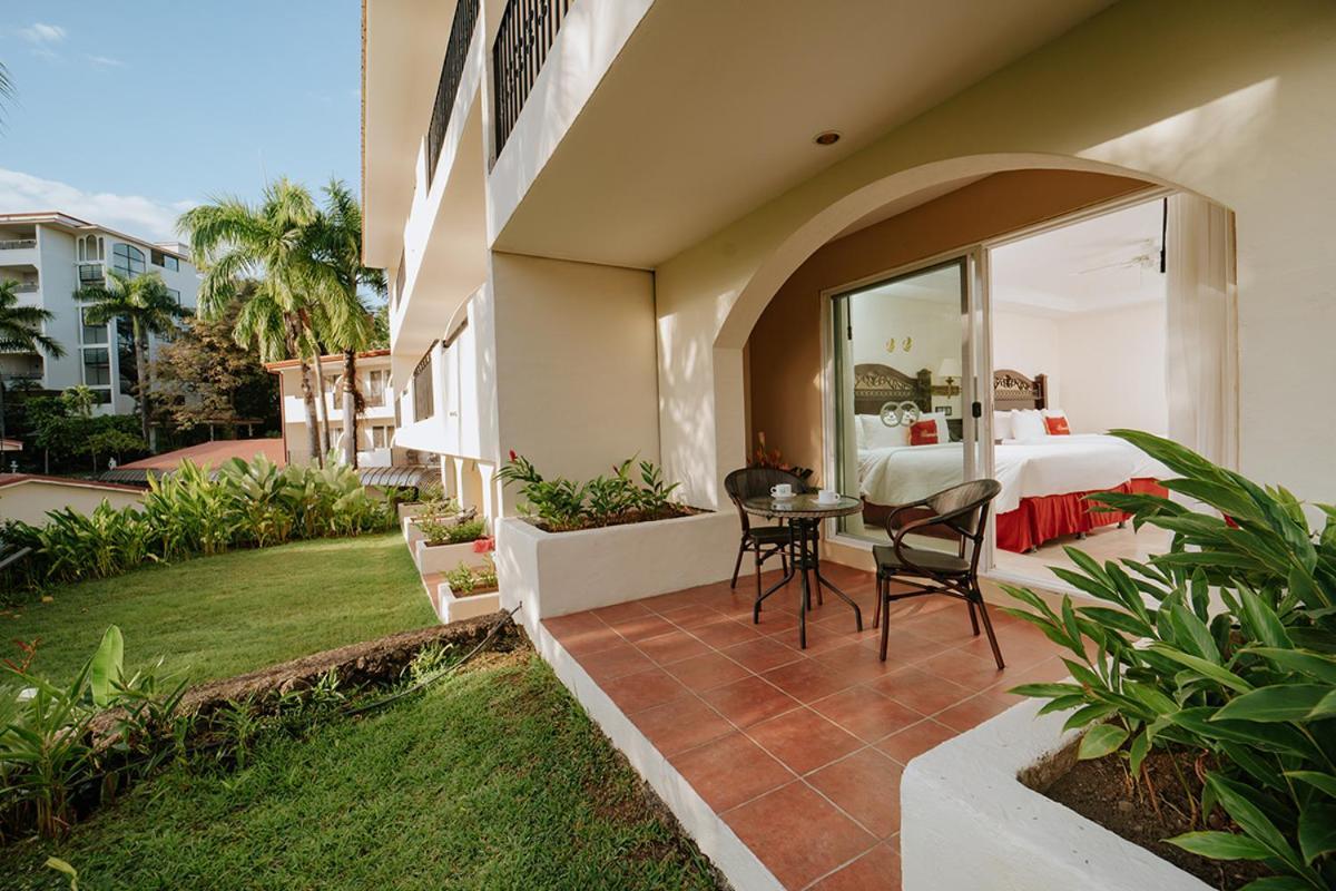 Parador Nature Resort And Spa Manuel Antonio Dış mekan fotoğraf A balcony at the Iberostar Grand Hotel Paraíso
